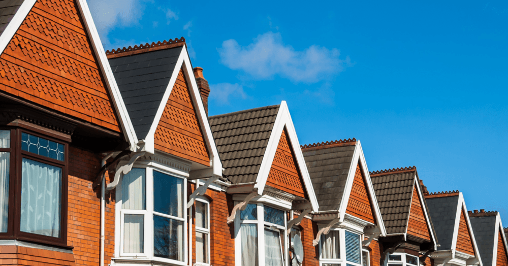 7 beneficios reales de la calefacción por aerotermia: ¿merece la pena el cambio? 2 casas pareadas con calefacción por aerotermia